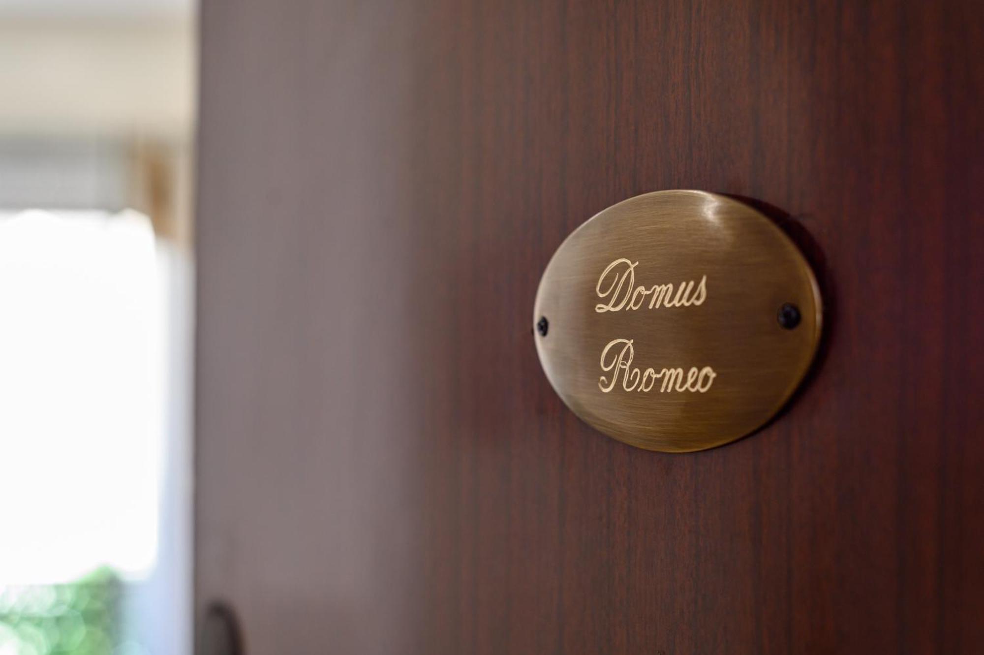 Domus Romeo Apartment Naples Luaran gambar